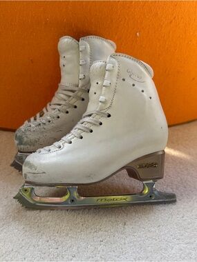 EDEA Chorus 215 White Figure Ice Skates with Jackson Matrix Elite 8105 Blades 8”